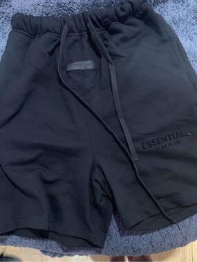 ESSENTIALS fear of god shorts size S
